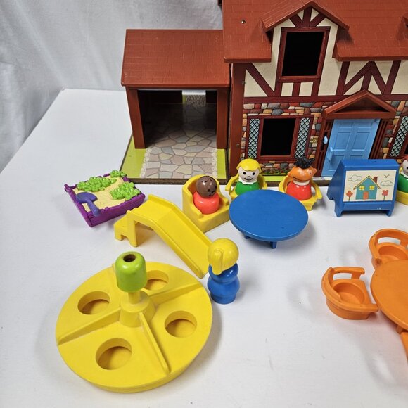 Vintage Fisher-Price Little People #952 Tudor Family Playhouse House Lot - Picture 2 of 9